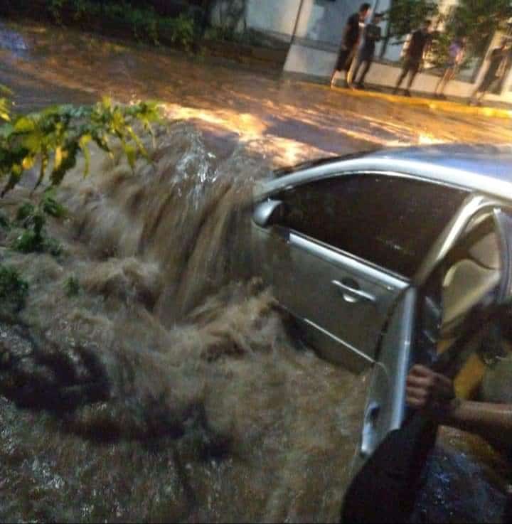 arroyos, cruzar, protección civil