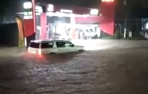arrastrada, camioneta, corriente