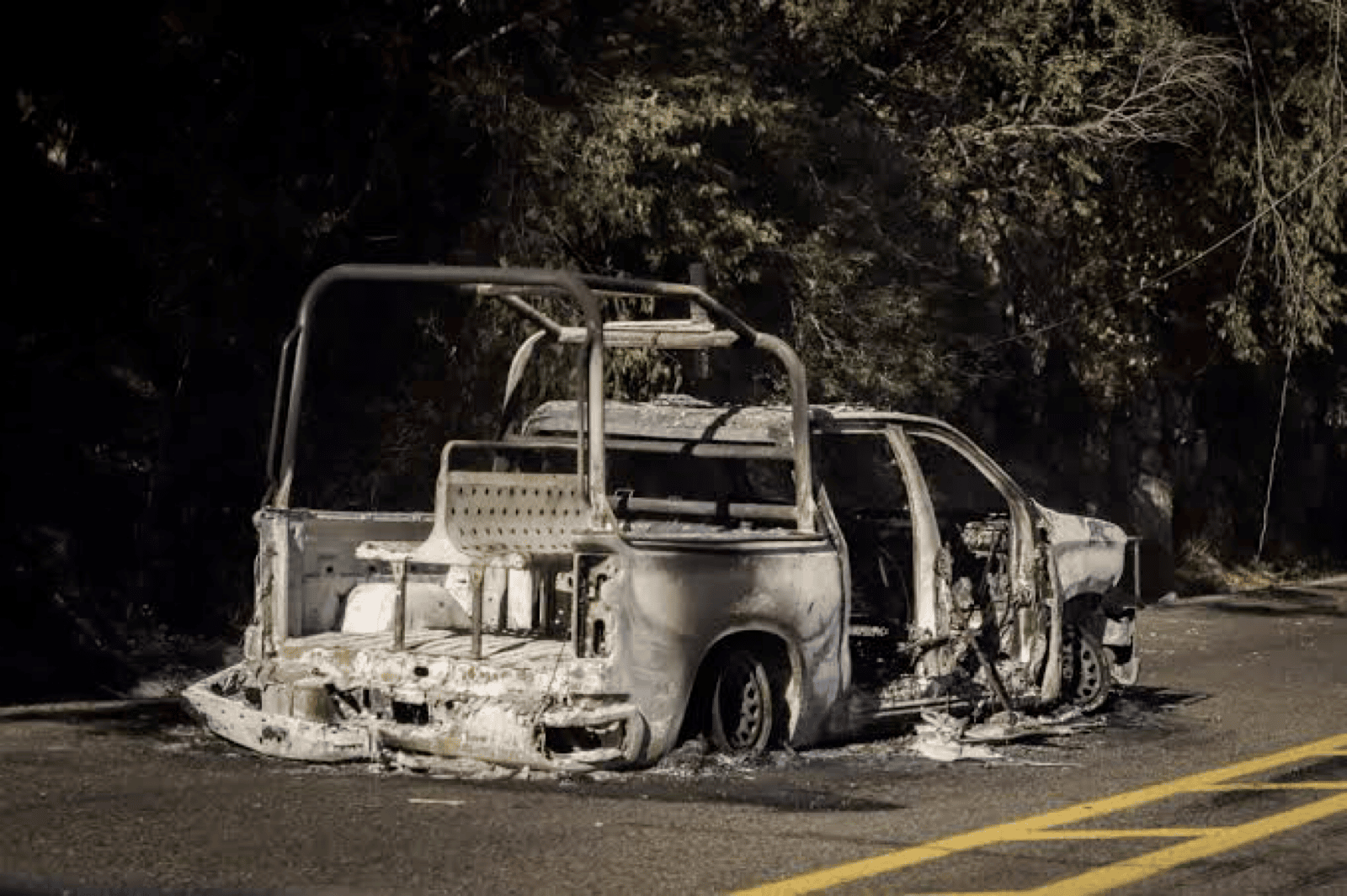 Durante un operativo de retiro de unidades incendiadas en Jesús Maria encuentran un cuerpo calcinado