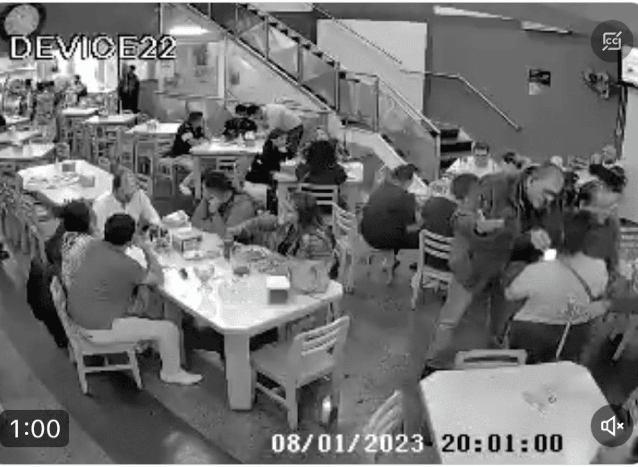 A través de redes sociales se difundieron imágenes de cámaras de seguridad del restaurante La Polar