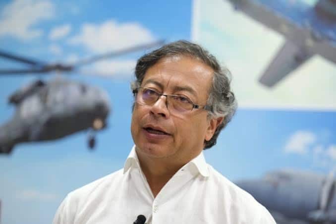 Un rayo impactó el avión donde viajaba presidente colombiano