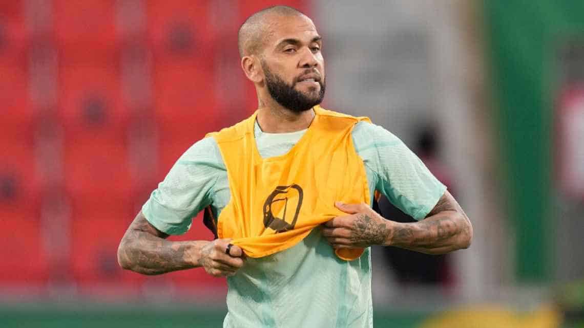 Dani Alves es destituido de Pumas después de que se diera a conocer los posibles cargos que enfrentará por abuso sexual