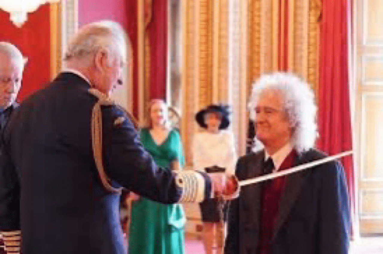 Brian May, caballero, rey Carlos