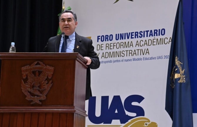 Madueña Molina, Rector UAS