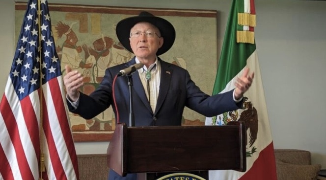 Ken Salazar, Ovidio Guzmán