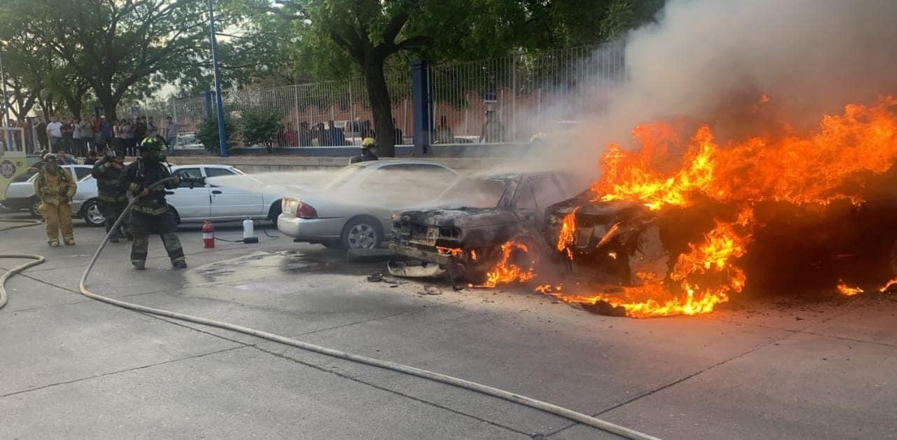 ciudad universitaria, Culiacán, incendio, UAS, vehículo
