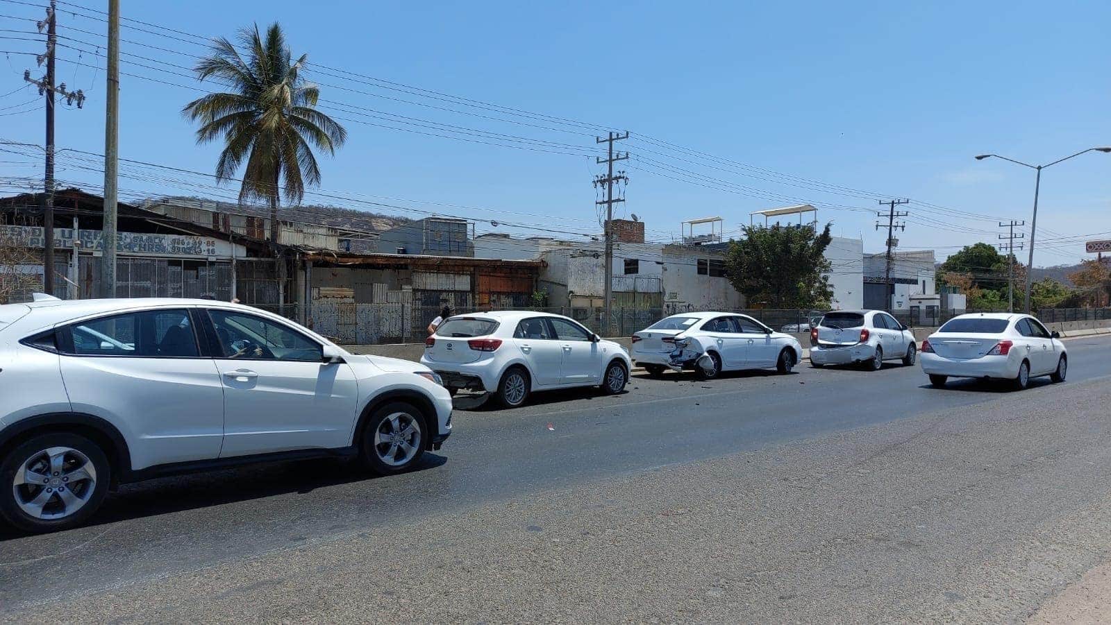 accidente, autos, carambola, Mazatlán, Tráiler
