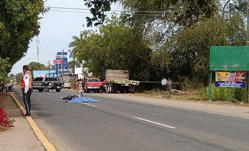 arrollados, camión de carga, Fallece pareja, motociclistas
