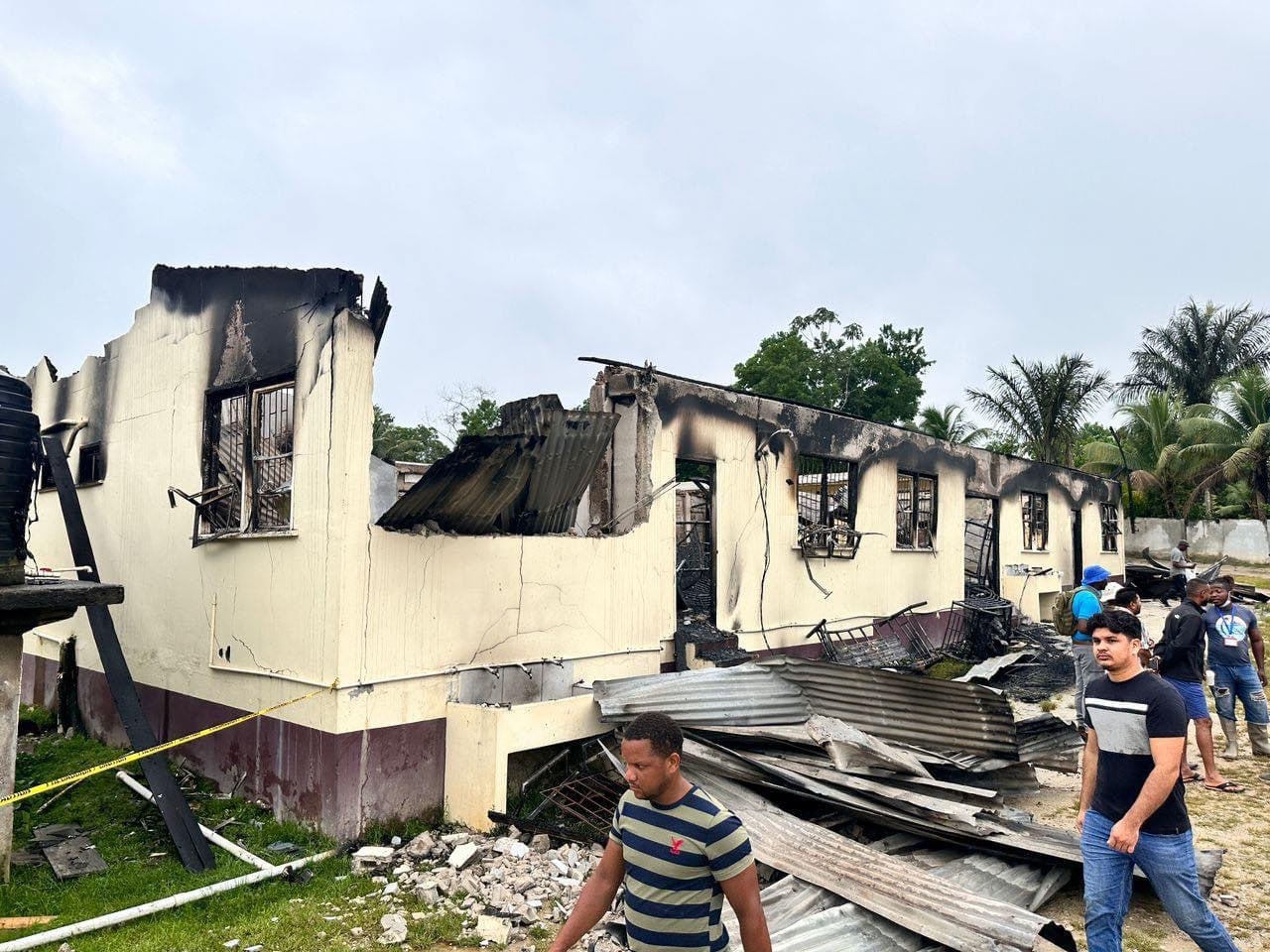 Guyana, incendio, internado