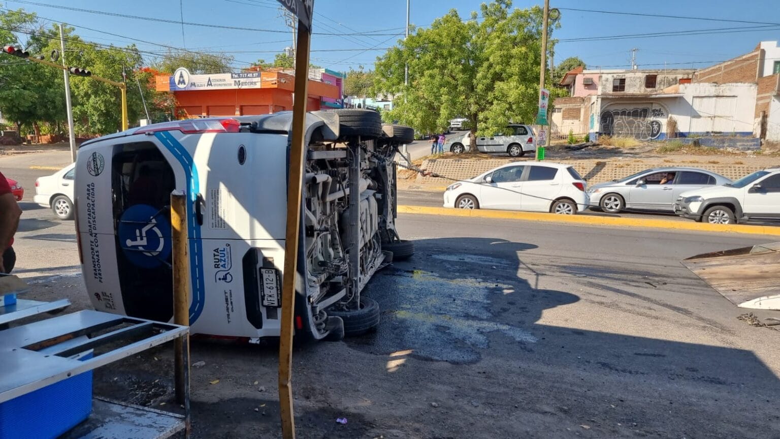 camioneta, Culiacán, DIF, discapacitados, Volcadura