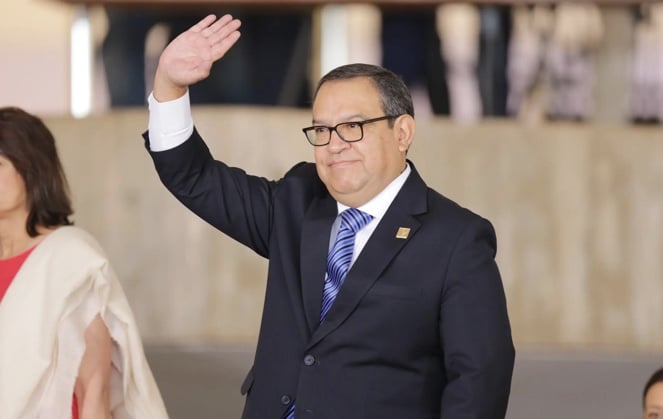 funcionarios, México, Peru