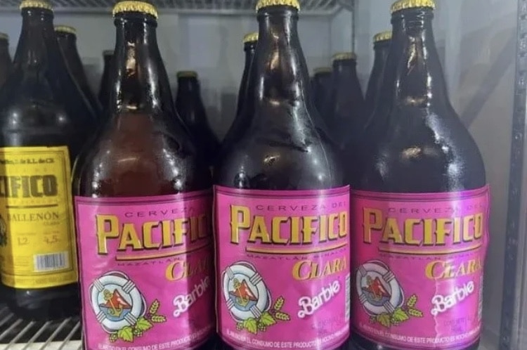 Ballena Pacífico, barbie, Coco Castle