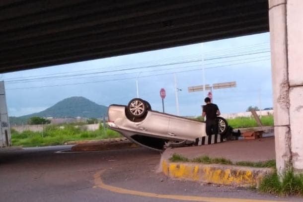 Culiacán, vehículo, Volcadura