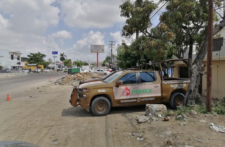 Acosadores, Mazatlán, PEMEX