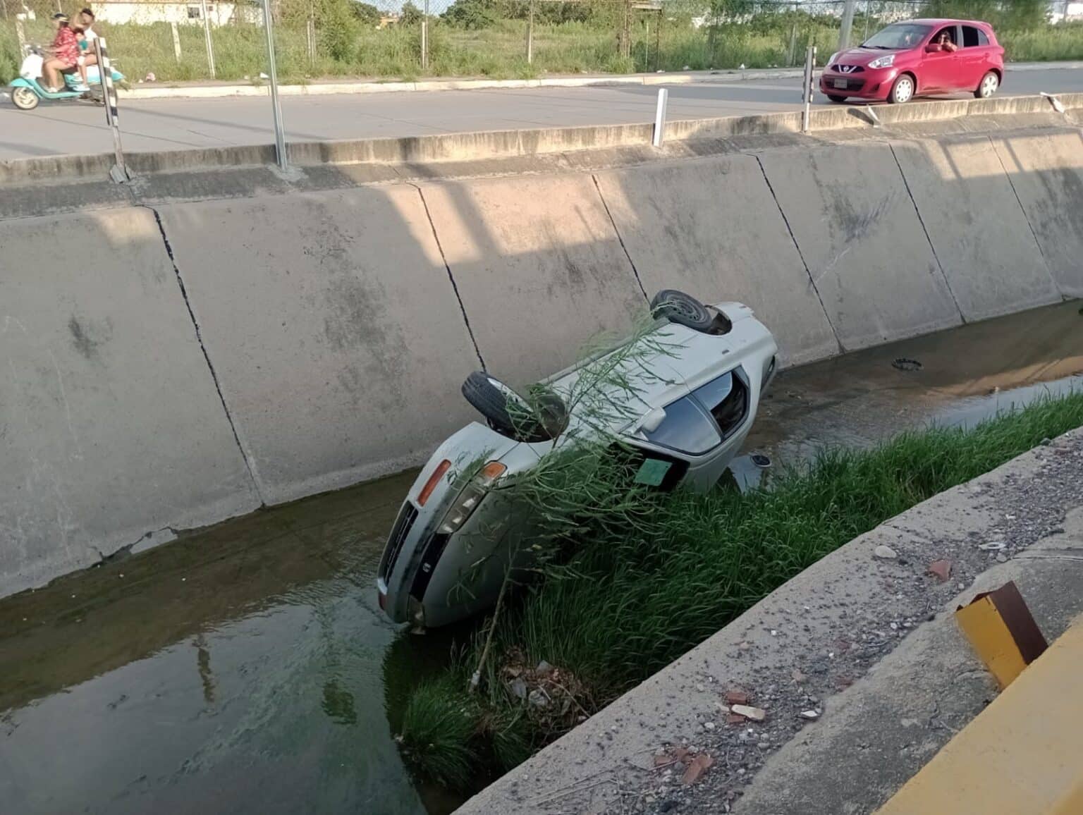 accidente, canal, Mazatlán, Volcadura