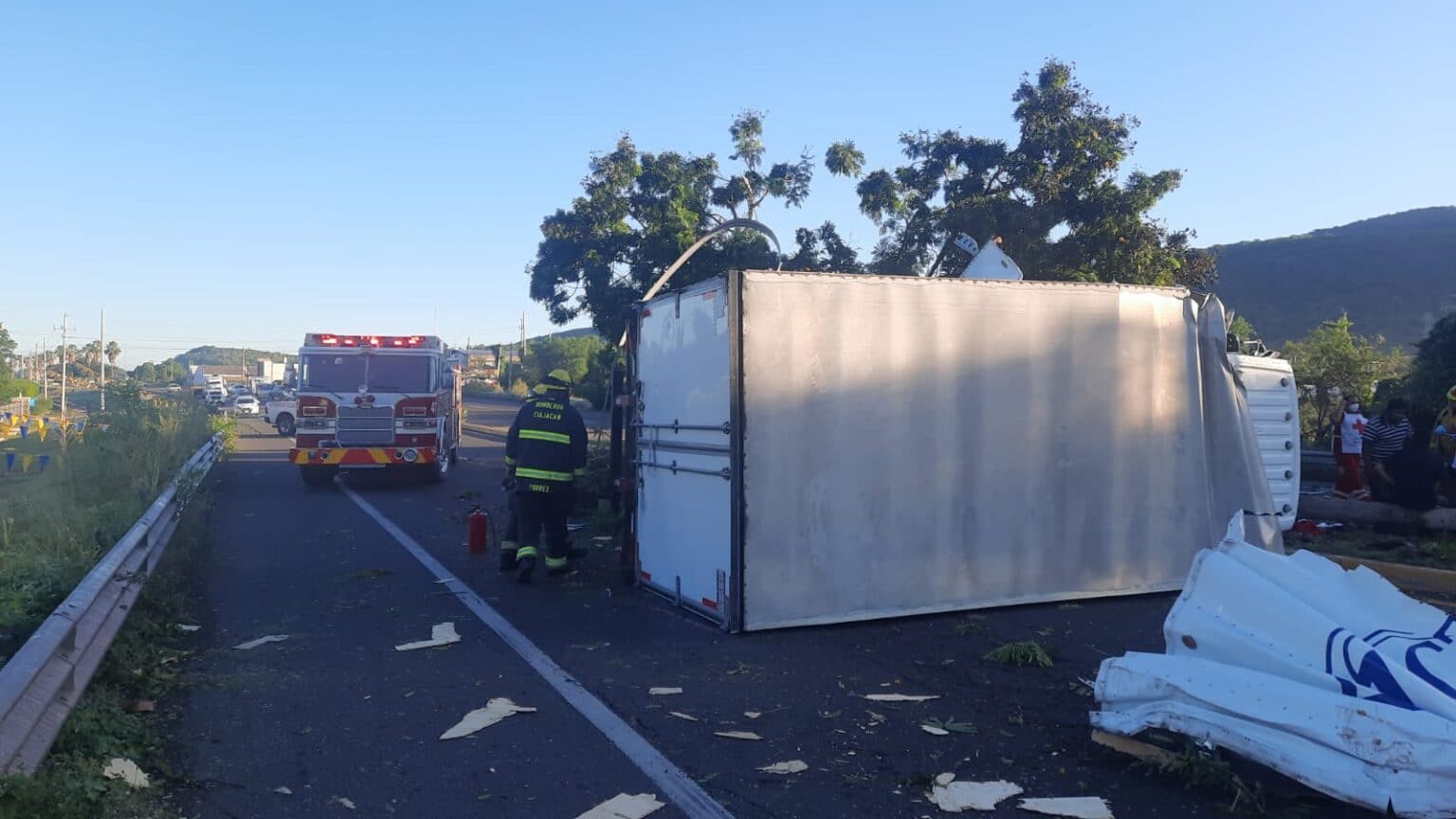 accidente, Culiacán, Tráiler, Volcadura