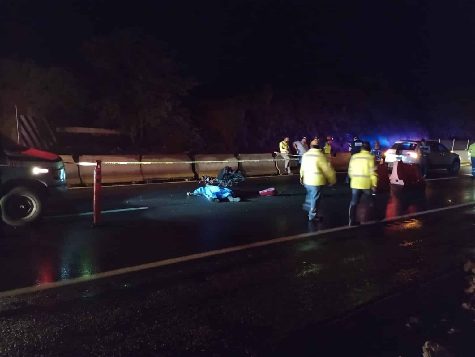 Mazatlán, motociclista, puente