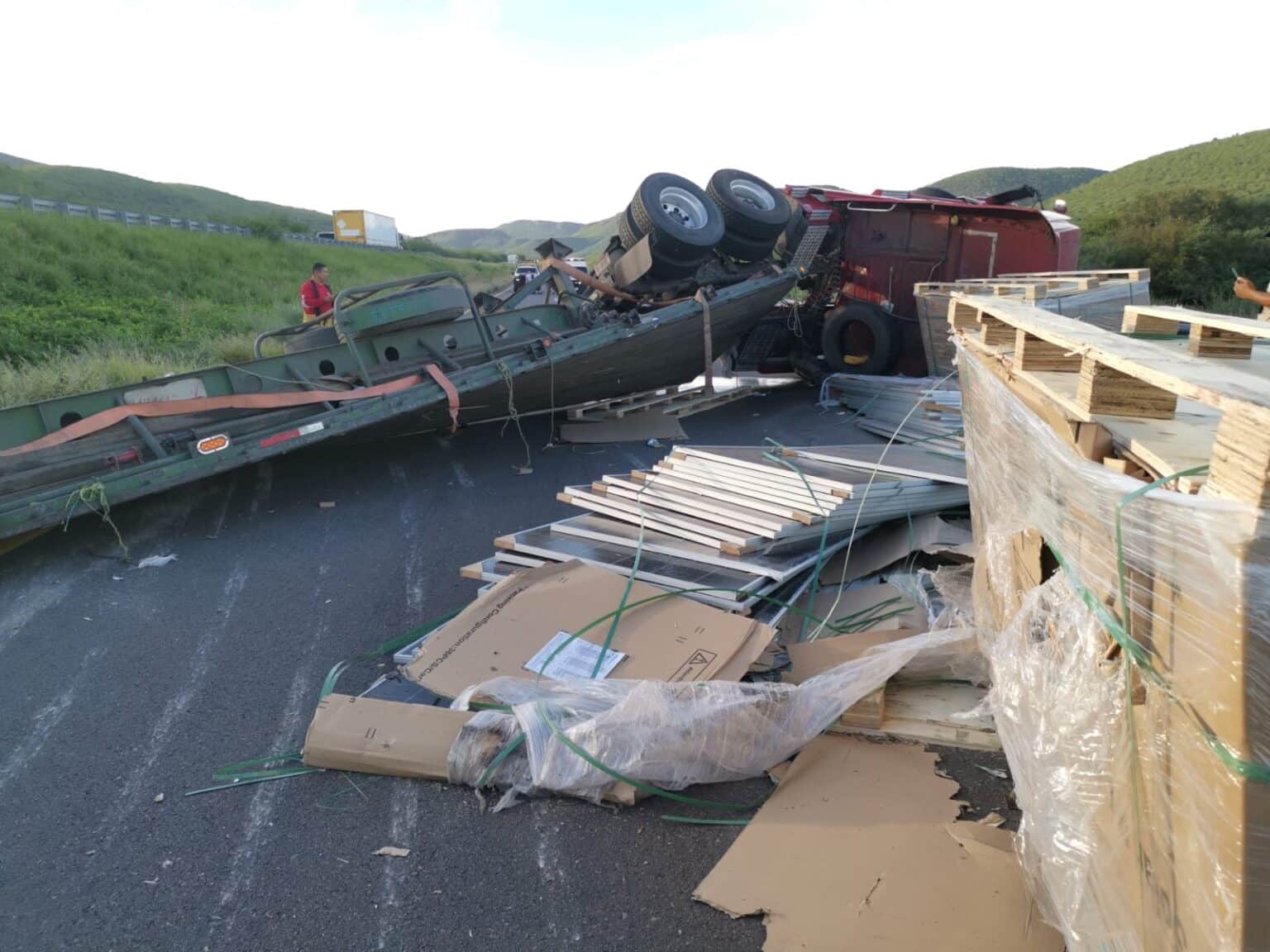 accidente, ahome, Tráiler, Volcadura