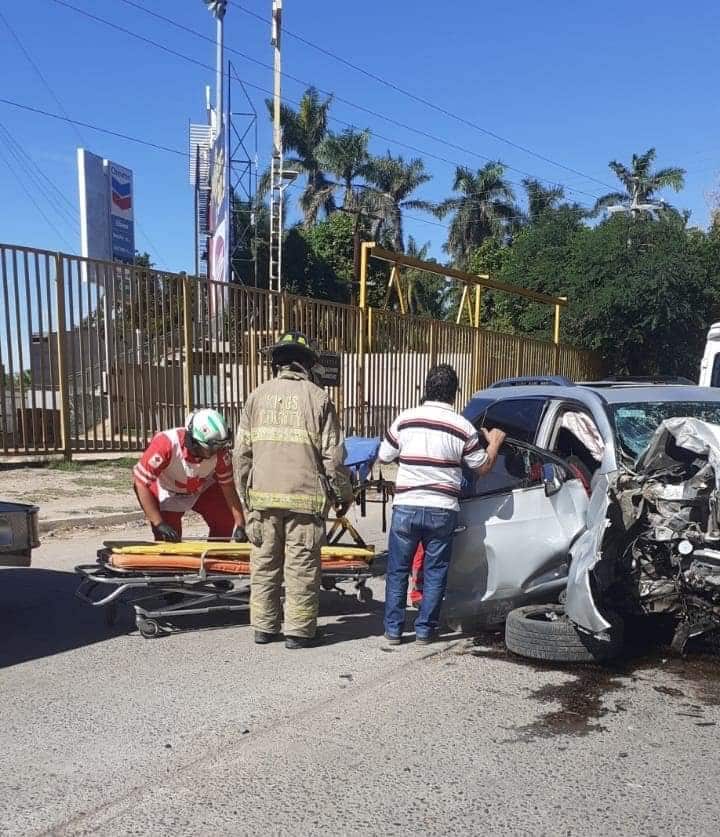 accidente, Choque, heridos, Los Mochis, palmera