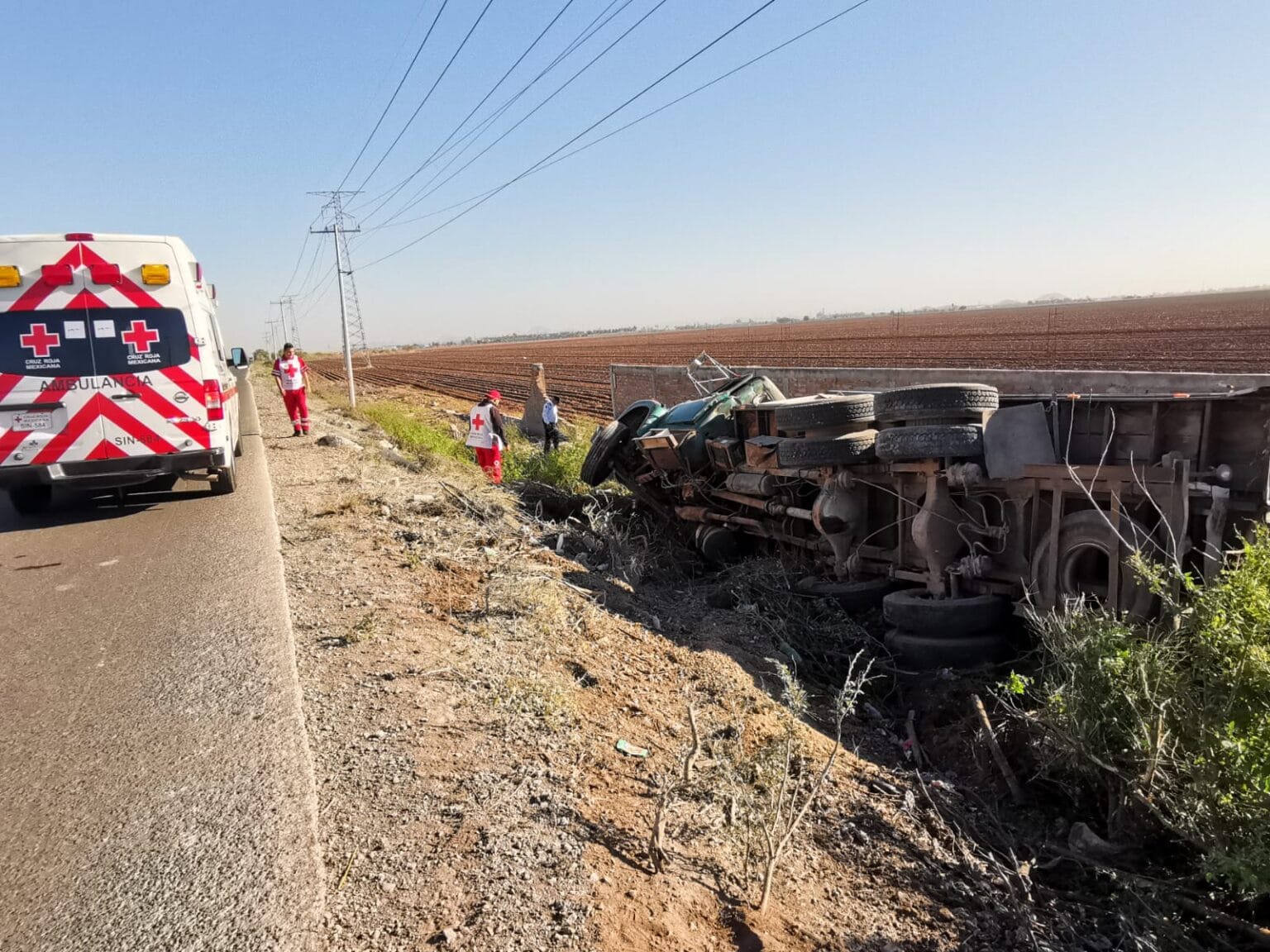 accidente, Los Mochis, Tráiler, Volcadura