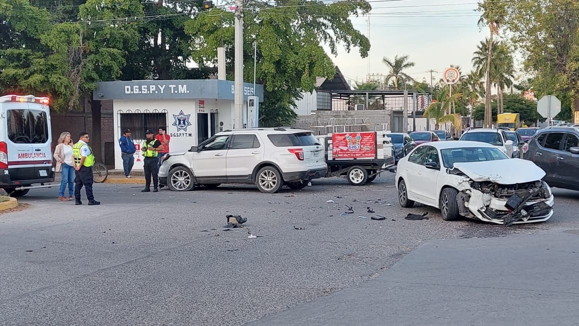 Choque, heridos, Los Mochis, vehículo