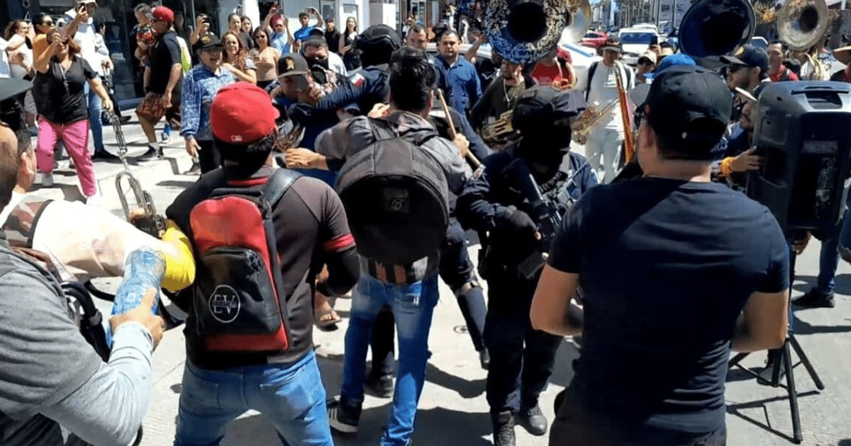 Mazatlán, musicos, policia