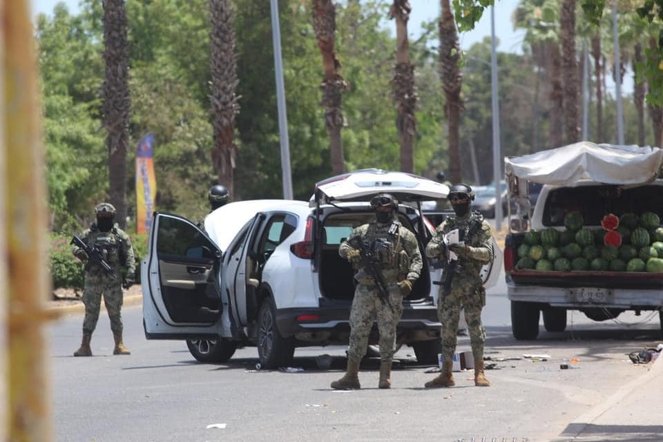 Los Mochis, Persecución