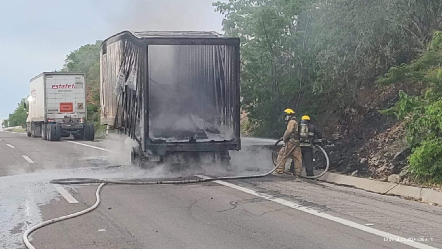 Autopista, Culiacán, incendio, Mazatlán, trailer