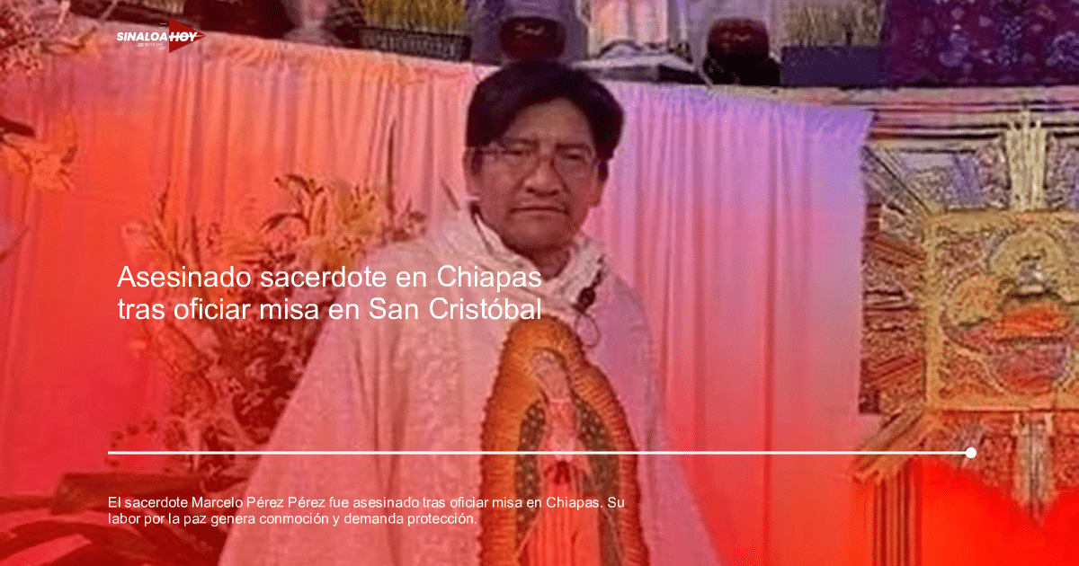 Persona con atuendo de la Virgen de Guadalupe en un entorno religioso en San Cristóbal de las Casas