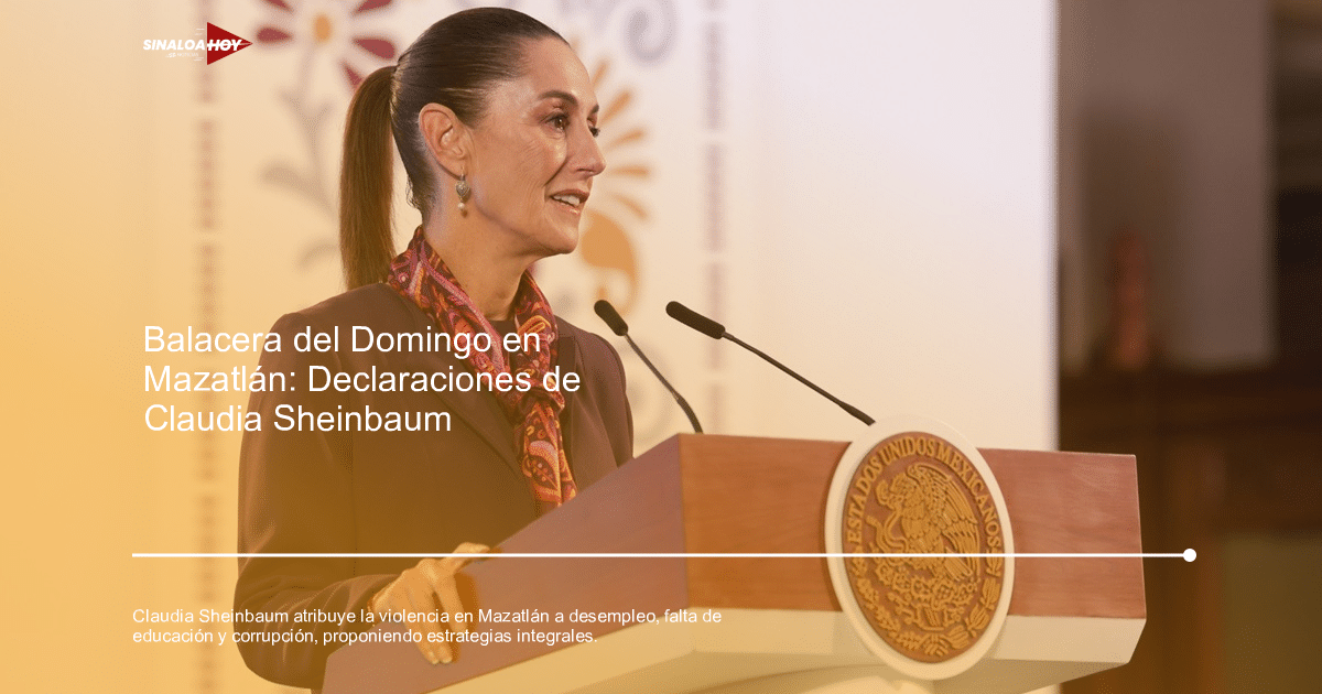 Claudia Sheinbaum hablando en un atril con el emblema de México, vestida con chaqueta morada y pañuelo colorido, en un evento formal.
