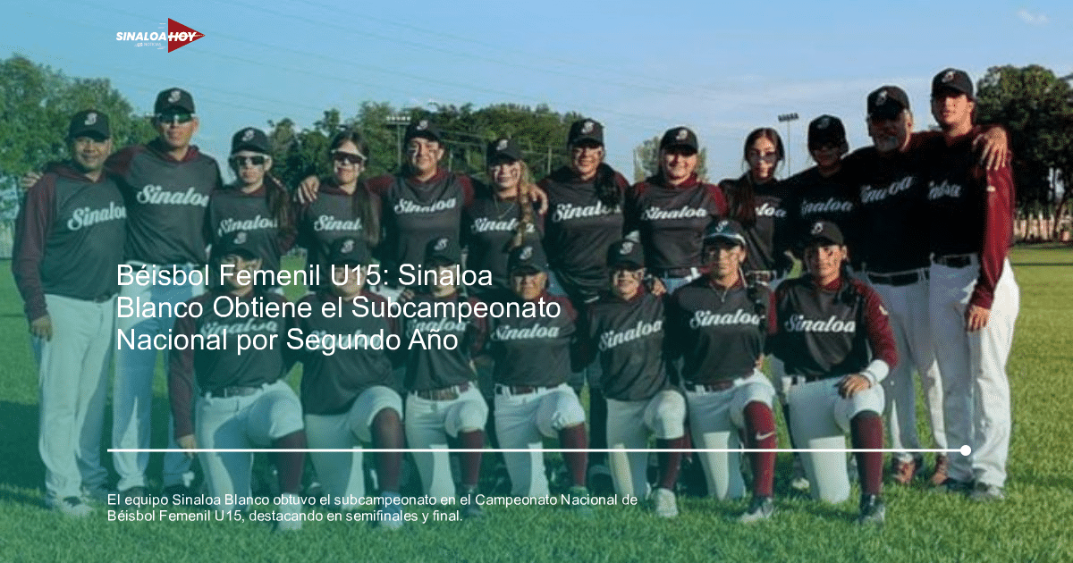 Equipo Sinaloa Blanco posando en un campo de béisbol, subcampeones del Campeonato Nacional Femenil U15.