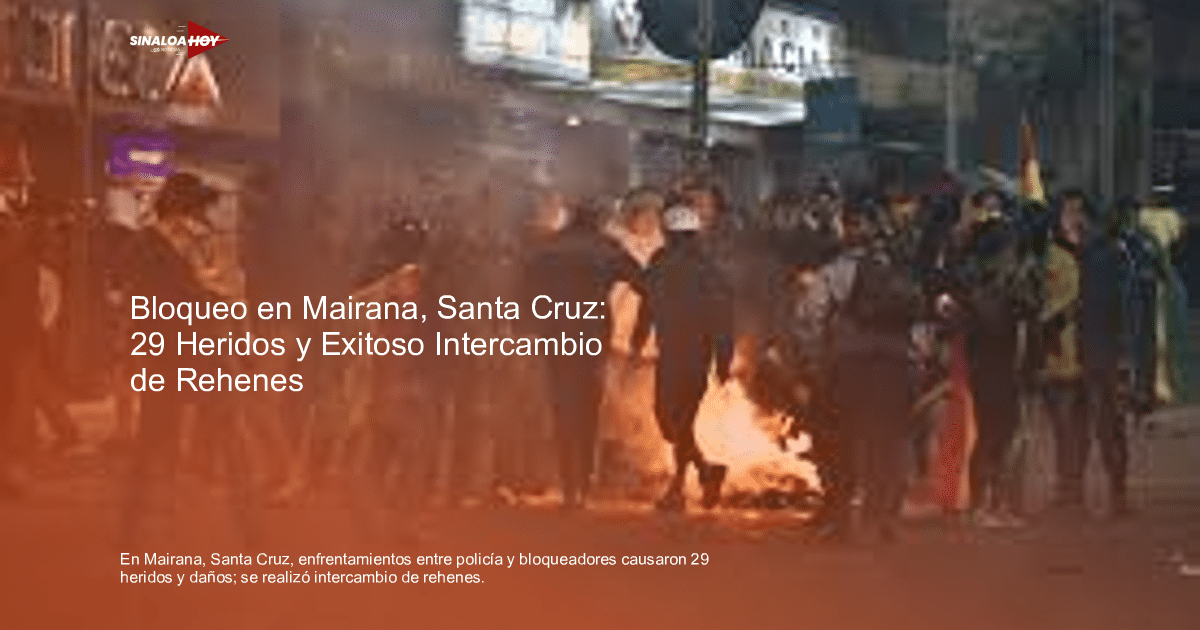 Protesta en Mairana con fuego y humo en la calle, personas y fuerzas de seguridad presentes.