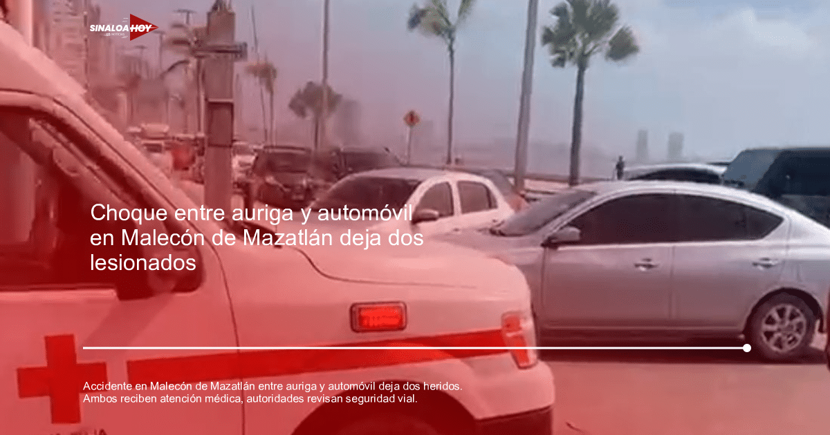 Ambulancia en el Malecón de Mazatlán tras accidente de tránsito