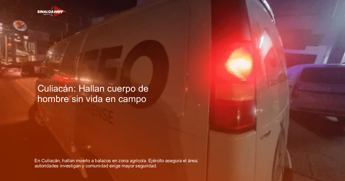 Furgoneta blanca con logotipo 'EFO CORPORENSE' estacionada de noche, luz roja encendida, otros vehículos al fondo.