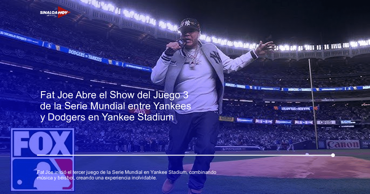 Fat Joe actuando en el Yankee Stadium durante la Serie Mundial, con un micrófono en mano y una multitud de fondo.