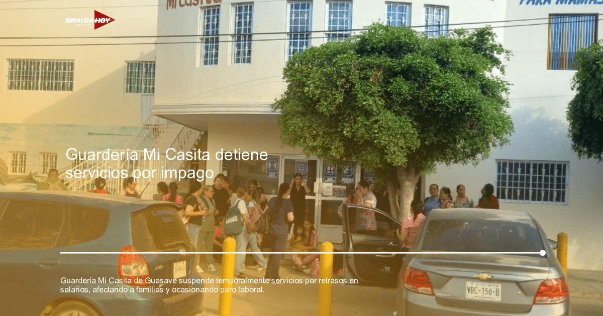 Personas protestando frente a la Guardería Mi Casita en Guasave por retraso en pagos.