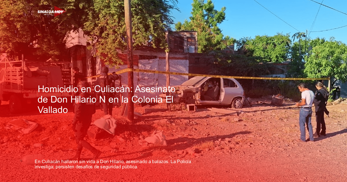 Vehículo dañado en escena de crimen en Culiacán con policías y cinta de seguridad amarilla.