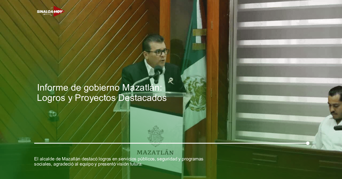 Alcalde de Mazatlán, Édgar González Zataráin, hablando desde un podio con la bandera de México detrás.