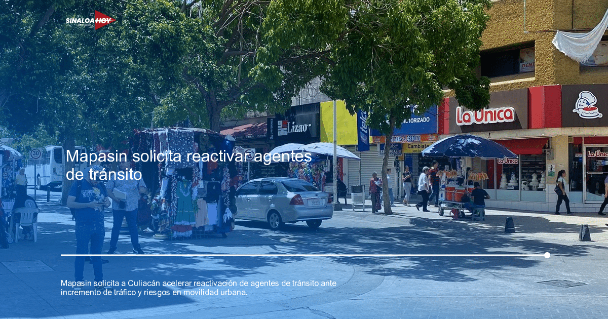Calle comercial en Culiacán con mercado al aire libre y personas caminando.