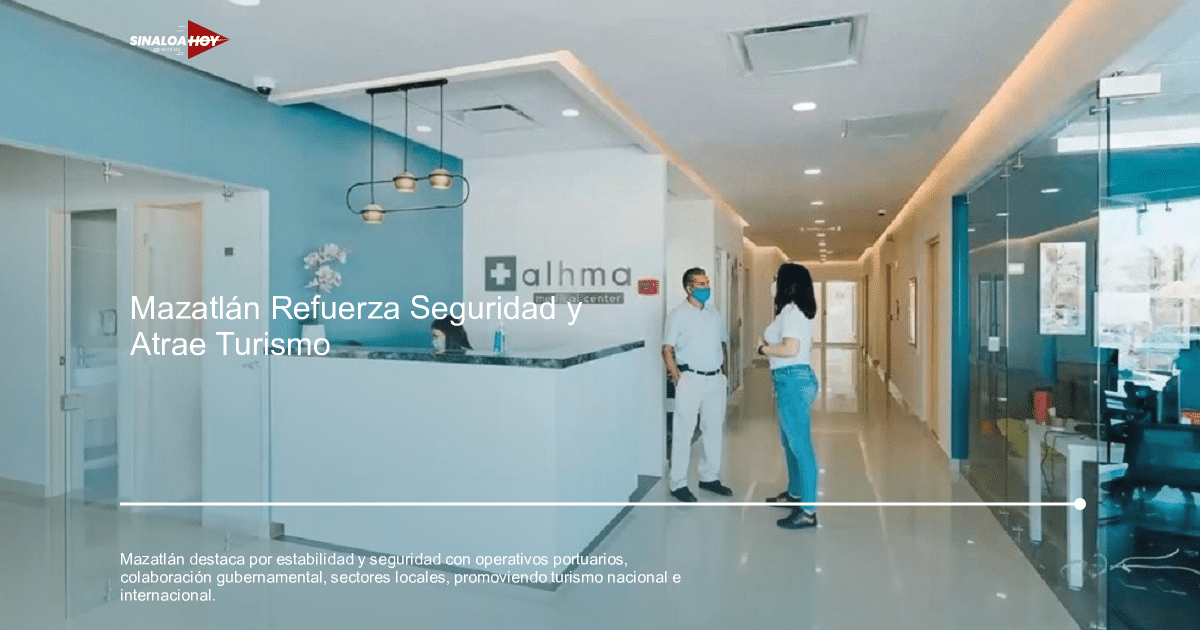 Recepción de un centro médico moderno en Mazatlán con personas conversando al fondo.