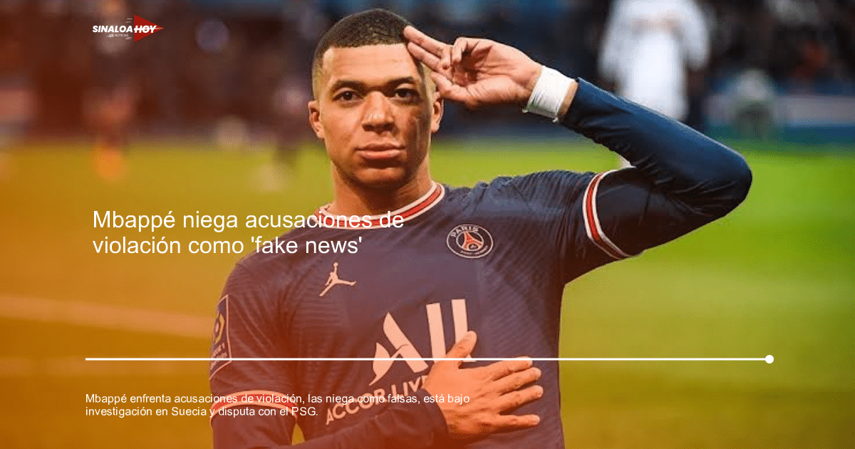 Jugador de fútbol en uniforme azul saludando en un estadio