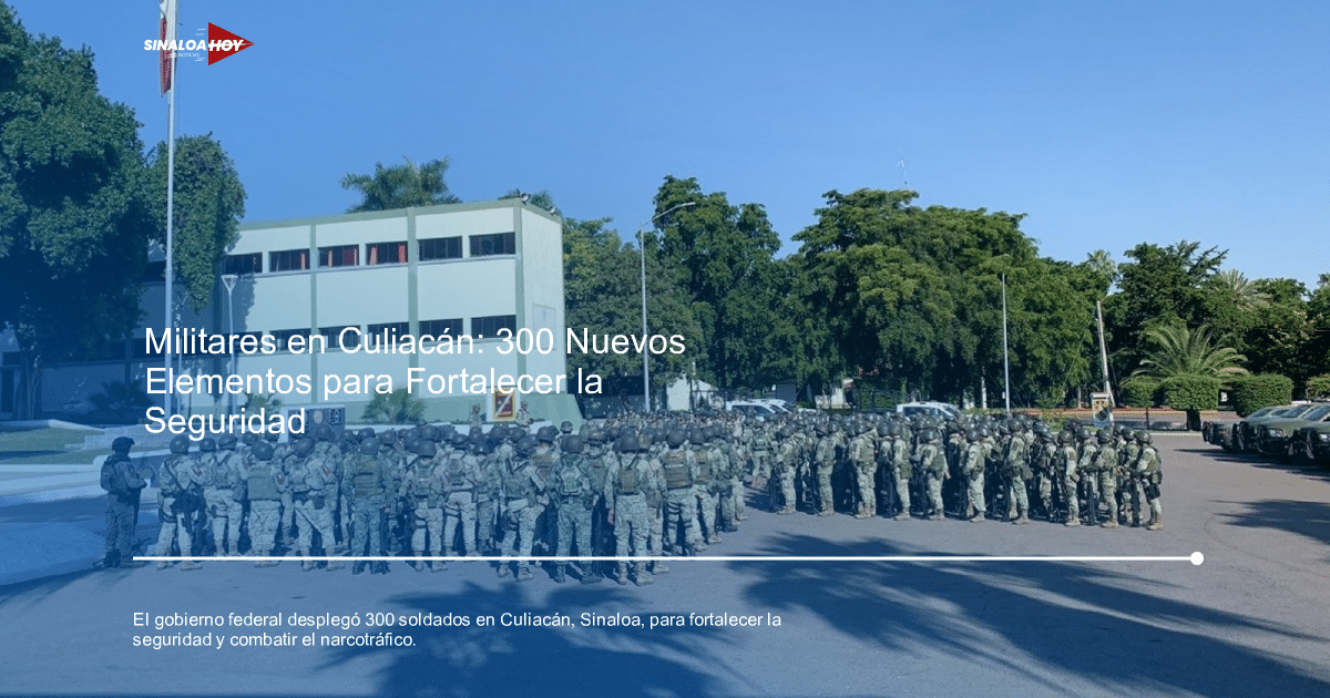 Soldados en formación en la 9ª Zona Militar de Culiacán, Sinaloa, con vehículos y un edificio al fondo.