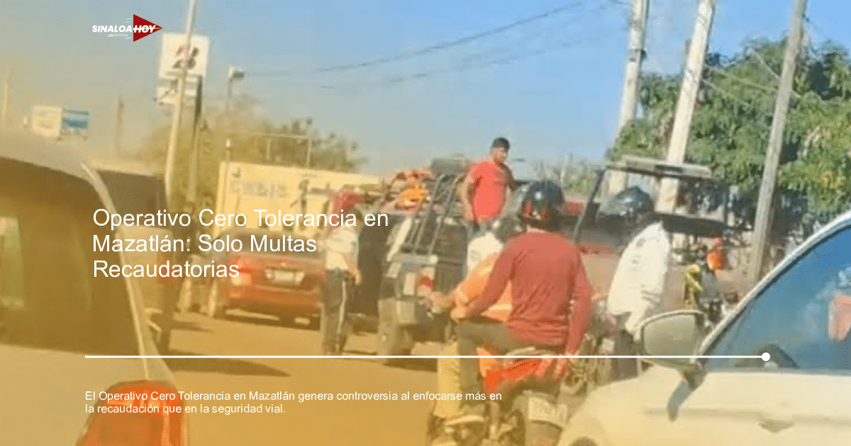 Operativo de tránsito en Mazatlán con coches y motocicletas en la carretera.