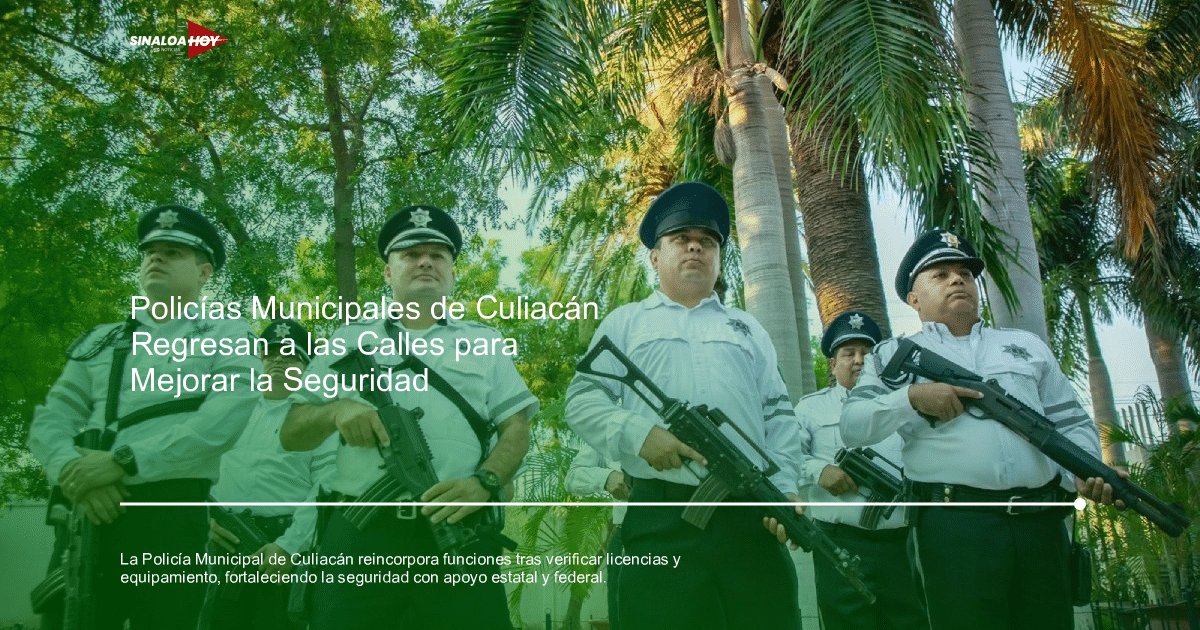 Policías municipales de Culiacán en posición de atención con armas, rodeados de vegetación.