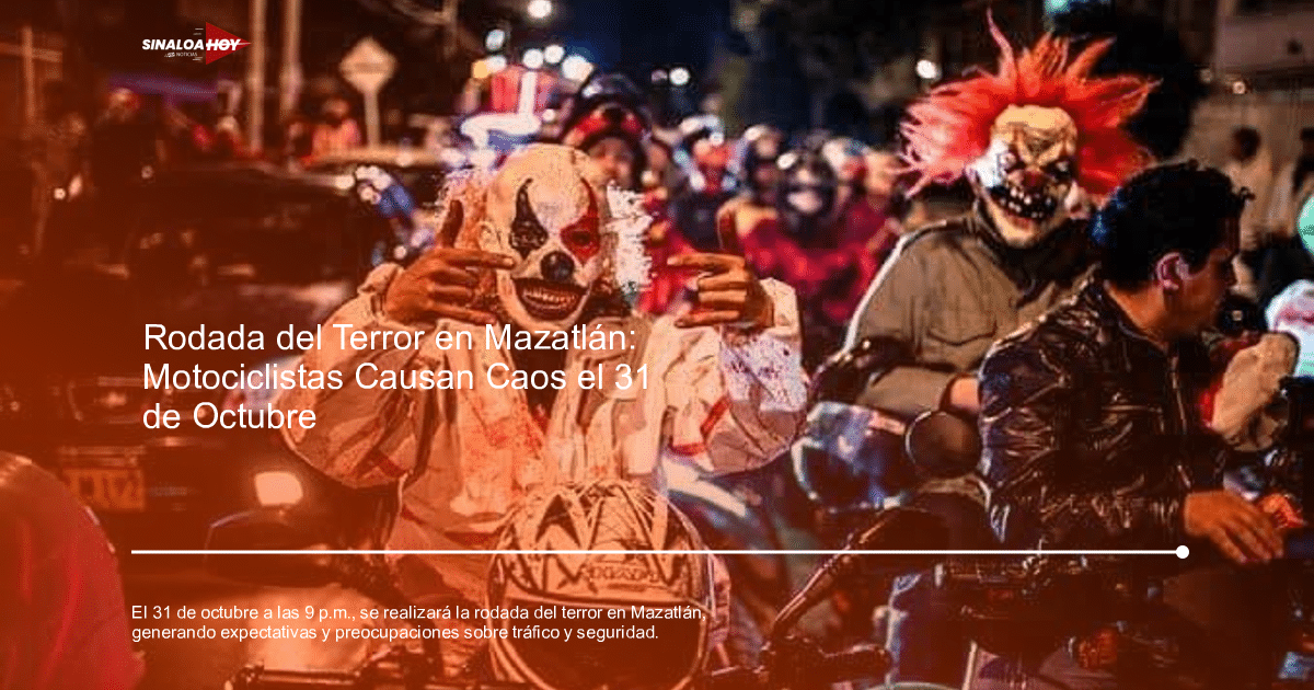 Personas disfrazadas de payasos en la Rodada del Terror en Mazatlán, con maquillaje llamativo y vestimenta manchada de sangre, en una calle festiva y vibrante.