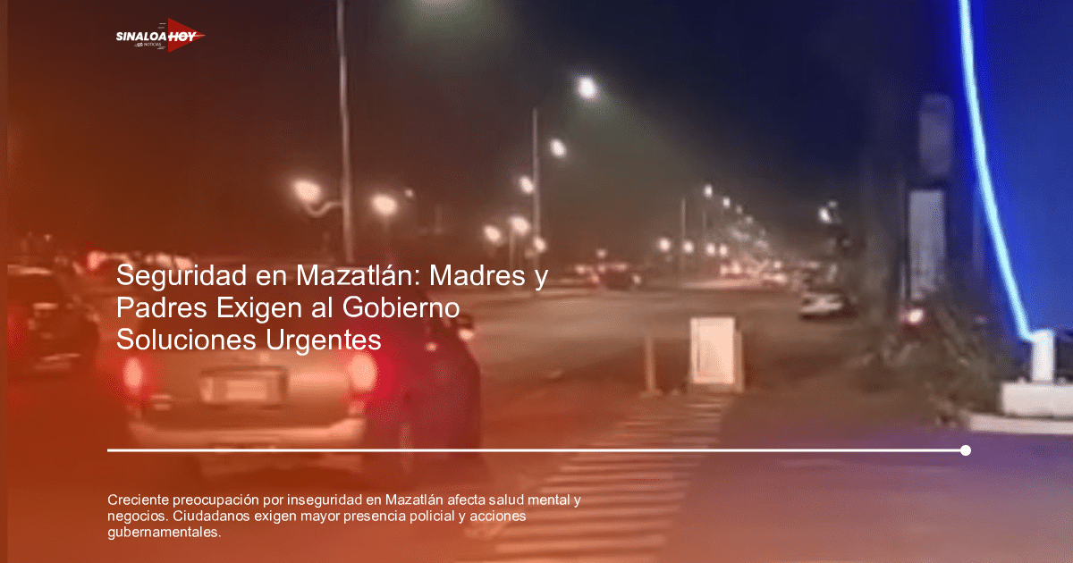 Carretera nocturna en Mazatlán con vehículos y farolas, reflejando la preocupación por la seguridad.