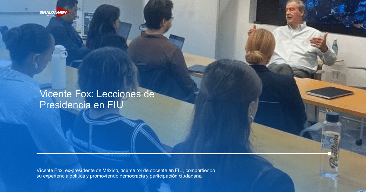 Vicente Fox enseñando en FIU, rodeado de estudiantes con laptops en una sala de conferencias.