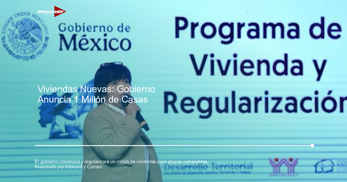 Mujer hablando en un micrófono frente al logo del Gobierno de México y el texto 'Programa de Vivienda y Regularización'.