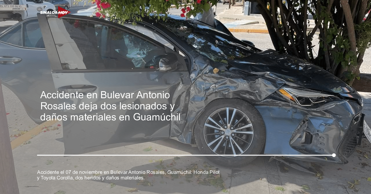 Toyota Corolla 2017 gris dañado tras accidente en Bulevar Antonio Rosales