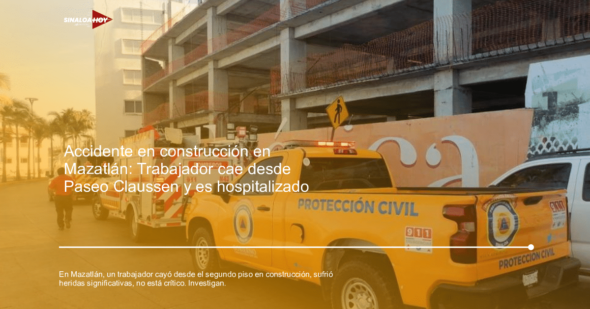 Vehículos de emergencia en operativo en construcción de Mazatlán